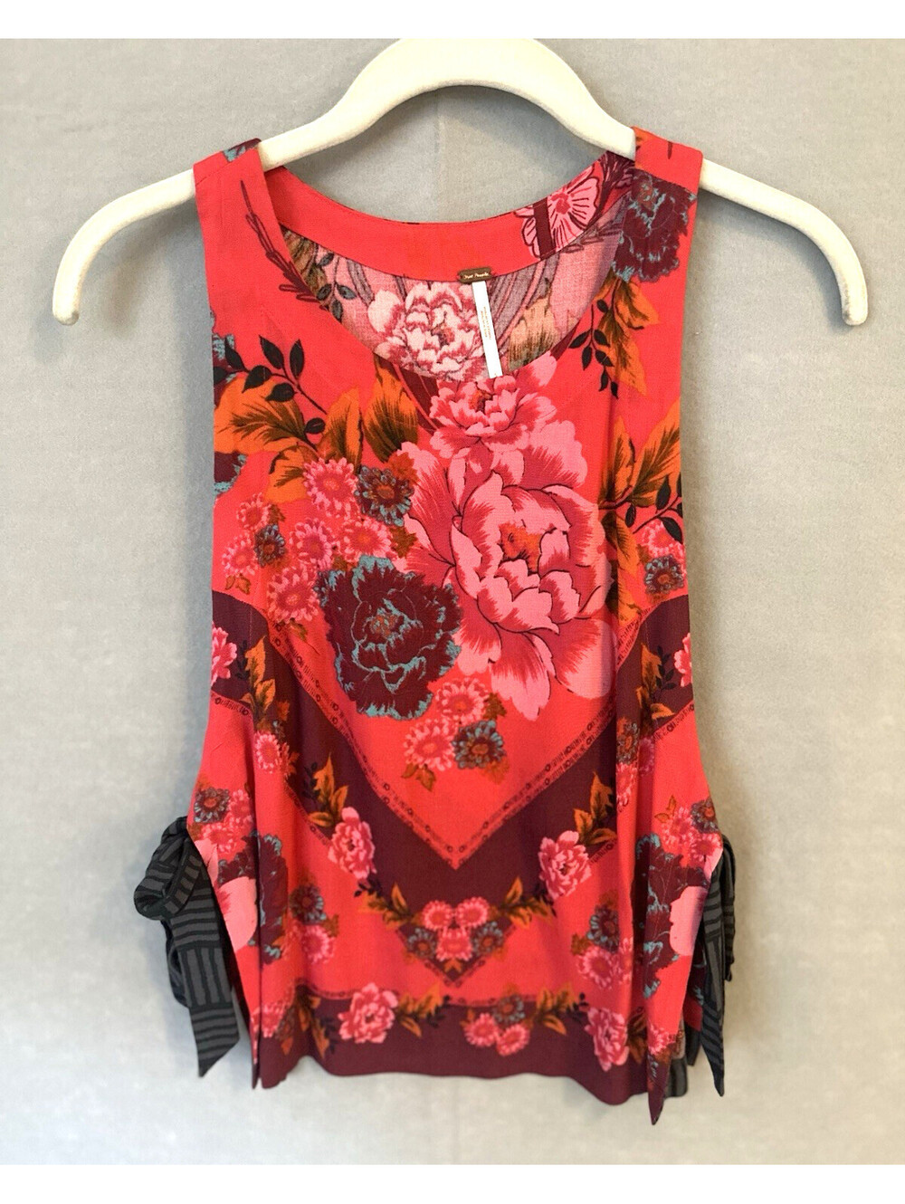 Free People Bold Pink Floral Open Side Ties Scoop This Sweet Love Tank  Small